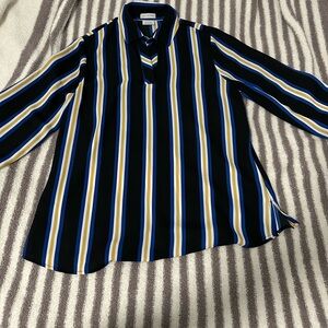 Loose mid sleeve blouse